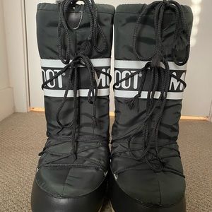 Moon Boots size 9-10.5